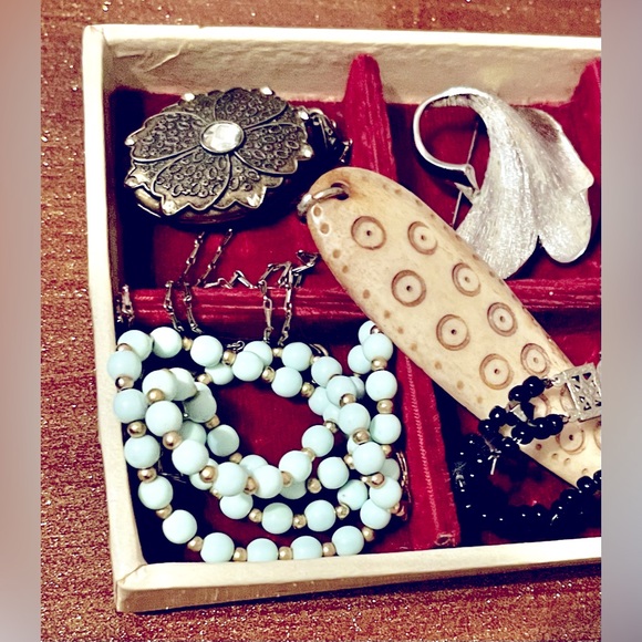 Jewelry Vintage Tray Bundle - Picture 2 of 4